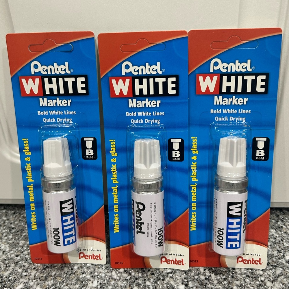 Quantity 3 PENTEL White Markers Bold Lines Quick Drying 100W NWT